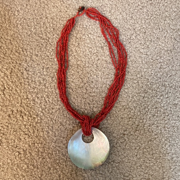 Mother of pearl beaded necklace - Picture 4 of 7